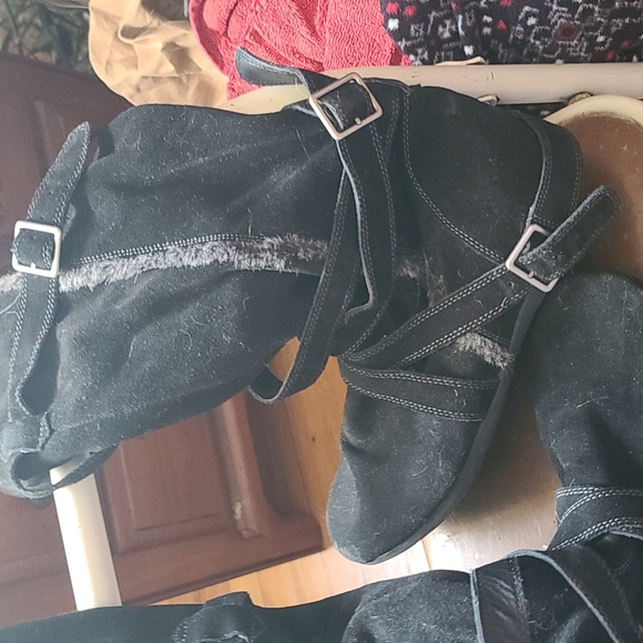 Black boots - Picture 2 of 4